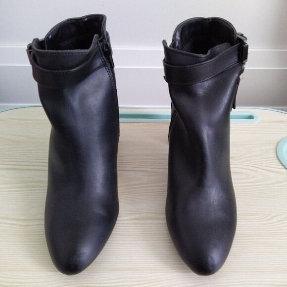 Woman Brand New Stylish Boots - Picture 1 of 5
